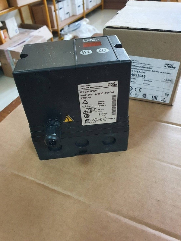 Germany Hockard Kromschroder Burner Controller IFD 244-5/1WI with 1 Year Warranty Order Number 84621045