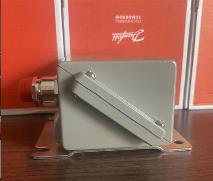 DANFOSS Original Brand New KPS33/060-3103/060-3104 Pressure switch pressure controller