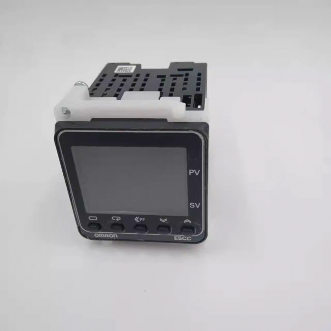 Japan E5AC-PR2ASM-831 Digital Thermostat Original and Brand New