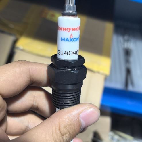 American Honeywell MAXON Copper Ignition Rod with McKesson 314046
